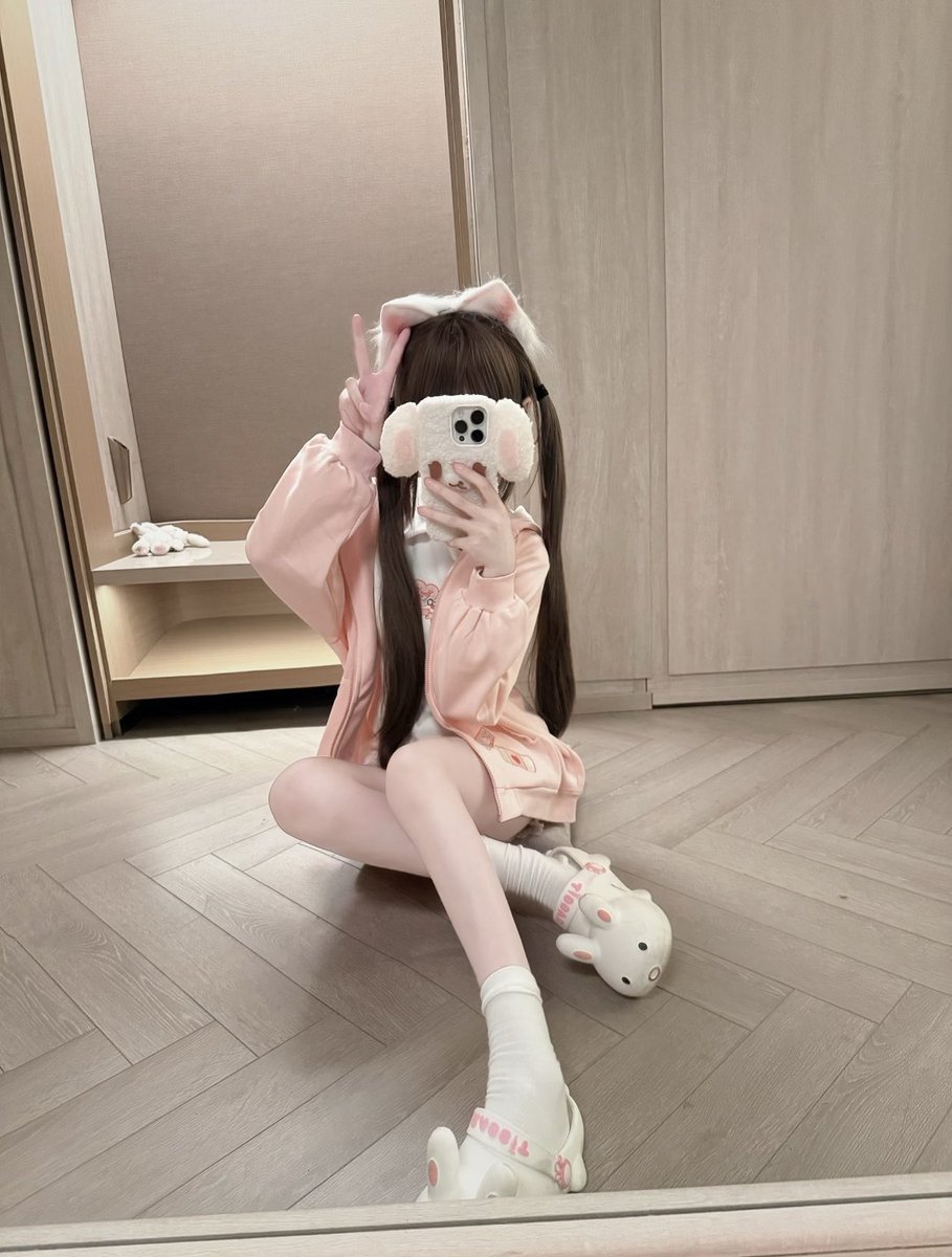 amanda95zo0's tweet photo. 中秋学校放假，我放飞自我

有人想锐评一下我艺术生的福嘛 🥹   

粉粉嫩嫩

不要🚪赶紧看，我要删了… https://t.co/Pi9NCsb82U
