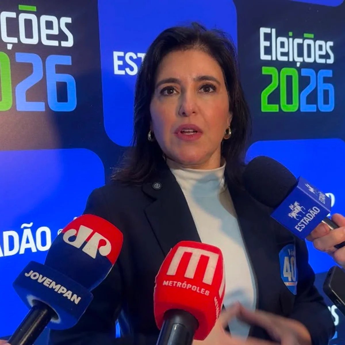 BlogdoNoblat's tweet photo. Simone Tebet: “Temos o risco de colocar a milícia do Rio de Janeiro na Presidência da República. O crime organizado chegou em São Paulo, tá nas nossas barbas, no transporte coletivo. E cuidado, porque já chegou nas Câmaras de Vereadores, nas Assembleias Legislativas, no Congresso Nacional, eles estão se infiltrando. E eu quero deixar uma coisa muito clara com a preocupação que eu tenho com o meu país, e aqui eu não falo só com o Estado de São Paulo. Nós estamos diante da eleição mais importante da história das nossas vidas. Temos o risco de colocar a milícia do Rio de Janeiro na presidência da República. Isso é muito perigoso"