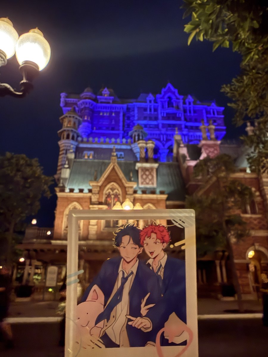 BxT_4037's tweet photo. 実はSYURIANの2人も連れて行ったんだけど夜の写真ってむず過ぎてほぼ4枚目状態😂
制服コスでデートっていう程で写真撮らせてもらいました📷✨🎃👻
朱里が全力で楽しんでる姿とそれを嬉しそうに見てる杏樹が目に浮かぶ☺️🩷💙

#久喜わかめ 先生 
#SYURIAN https://t.co/hGxAidavTJ