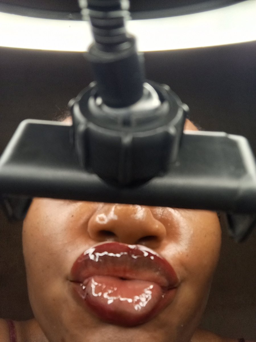 MuseP3tite's tweet photo. Kiss me with your eyes 💋😋

#LipContent #PrettyLips #prettylittlemuse #LipTease https://t.co/2KLWUEkaxq