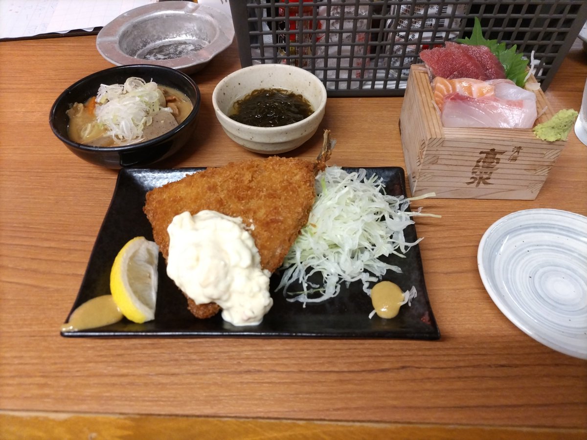 mako_toy's tweet photo. 色々食べた。
満足。 https://t.co/oUtw9C9QhU