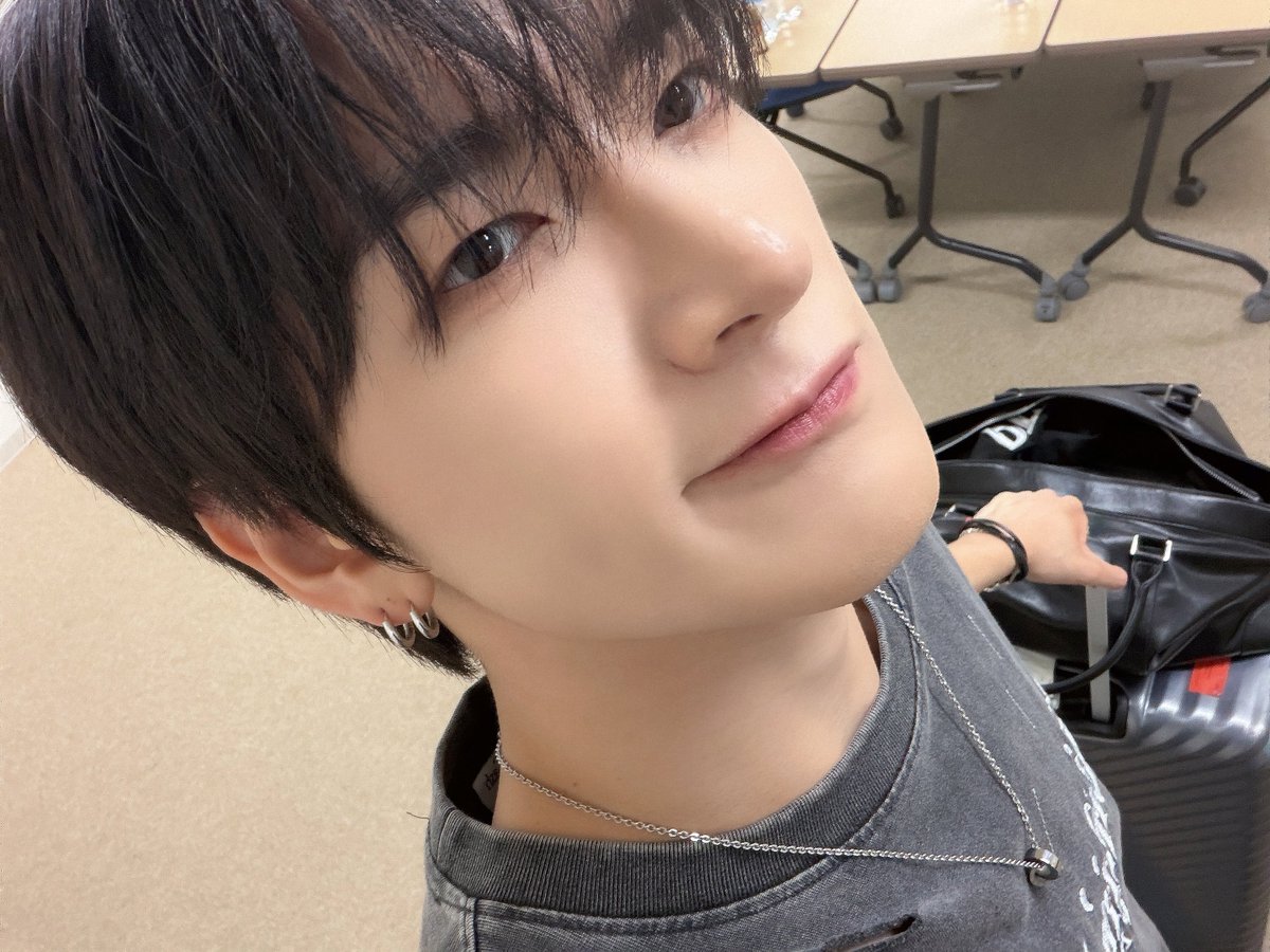 TRENDZ_OFFCL's tweet photo. [#윤우] 추석 윤우 세트🐺🖤

#FROM_TRENDZ #TO_FRIENDZ #TRENDZ #트렌드지 https://t.co/49YkdNiP81