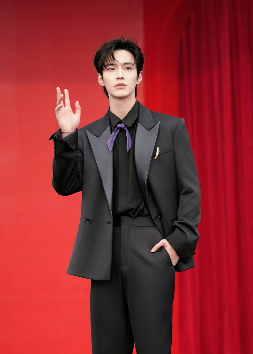 1k_happy_'s tweet photo. 260925 何与语音正在接听 웨이보 

BAZAARGALA2026 - 年度闪耀演员

#하여 #何与 #HeYu https://t.co/8w4bIJltGd