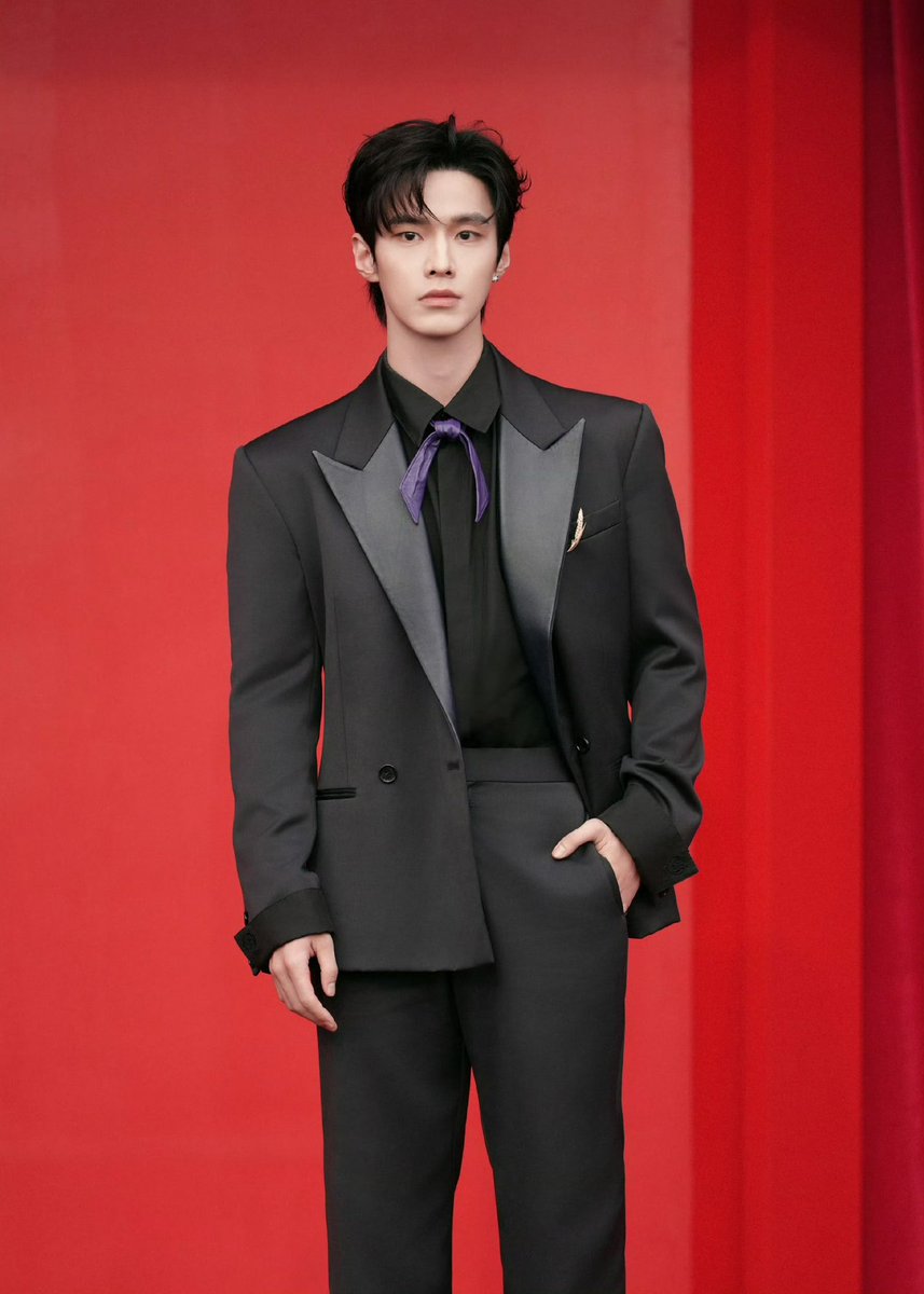1k_happy_'s tweet photo. 260925 何与语音正在接听 웨이보 

BAZAARGALA2026 - 年度闪耀演员

#하여 #何与 #HeYu https://t.co/8w4bIJltGd