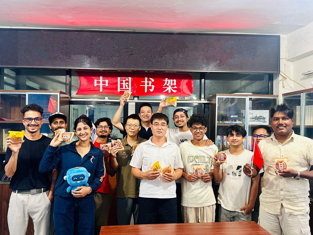 CSCECBDNEWS's tweet photo. To celebrate the Mid-Autumn Festival, the CSCEC project department held a Mid-Autumn celebration event. Both Chinese and foreign employees gathered together to enjoy mooncakes. The event also included a basketball friendly competition. ๐ฅฎ๐๐
#CSCEC #MidAutumnFestival #Mooncake https://t.co/pv3h7pfmW6