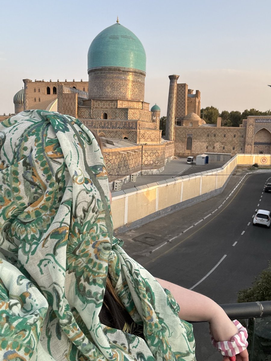 LadyElleFin's tweet photo. Mommy hat es sich so richtig gut gehen lassen auf Reisen, dass sie fast völlig abgetaucht ist. Aber jetzt nehm euch wieder ganz hart ran! Wem läuft schon der Sabber und er kann sich drauf aufgeilen, schön mein Sparschwein für die nächste Reise zu füllen? Spritz sofort ab! #goddessisback #findom #zahlschwein