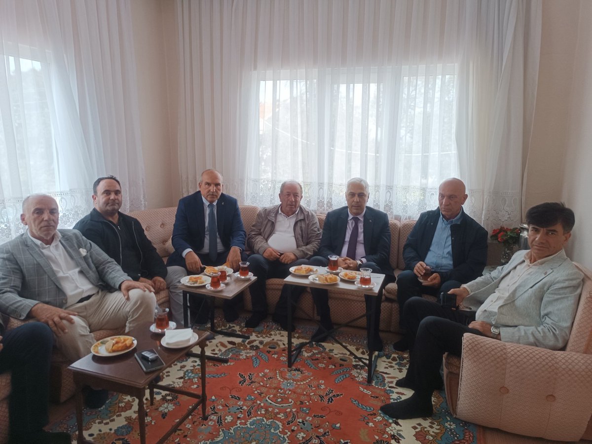 BarisOzerol's tweet photo. 📍Edirne

Vefat eden anneleri dolayısıyla Ali Aguş ve Fahri Aguş’a taziye ziyaretinde bulunarak acılarını paylaştık.

Merhumeye Allah’tan rahmet, Ali Aguş ve Fahri Aguş başta olmak üzere tüm ailesine ve yakınlarına sabır ve başsağlığı diliyorum.

Rabbim mekânını cennet eylesin.

#TürkiyeYüzyılıBuluşmaları