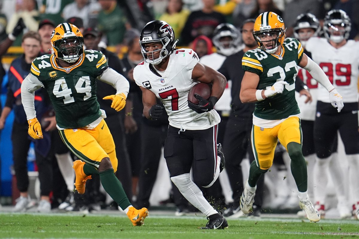 BetMGM's tweet photo. CRAZY BUT TRUE: Every team to beat the Packers in their home opener over the last 20 years has gone on to appear in the Super Bowl.

2006 Bears, lost to Colts in Super Bowl
2012 Niners, lost to Ravens in Super Bowl
2026 Falcons...