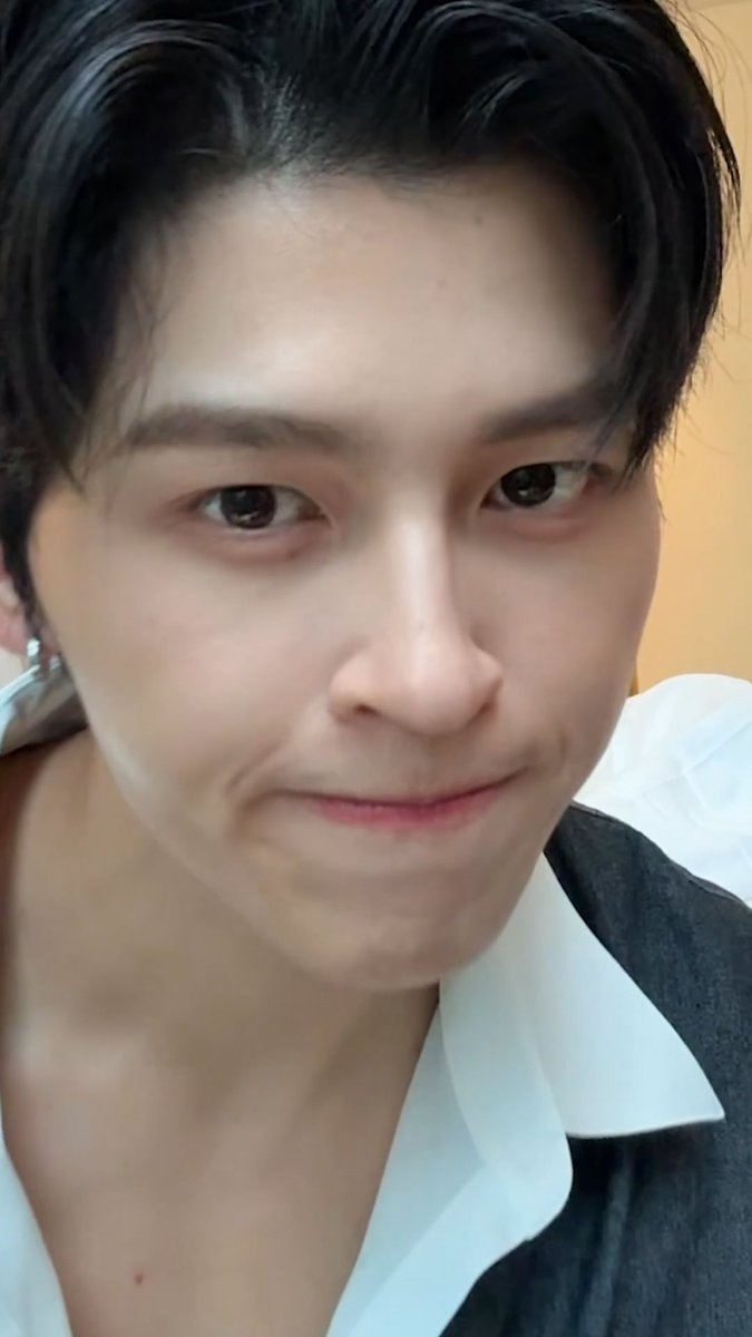 ppw0102's tweet photo. เพิ่งเห็นแคปชั่น “ใครแซวตอนผมเม้มปาก เห็นนะ” อ้วม5555555555555555555 ก็มานน่ารักจาตาย อดใจไม่แซวได้ไง https://t.co/rQQA145i4y