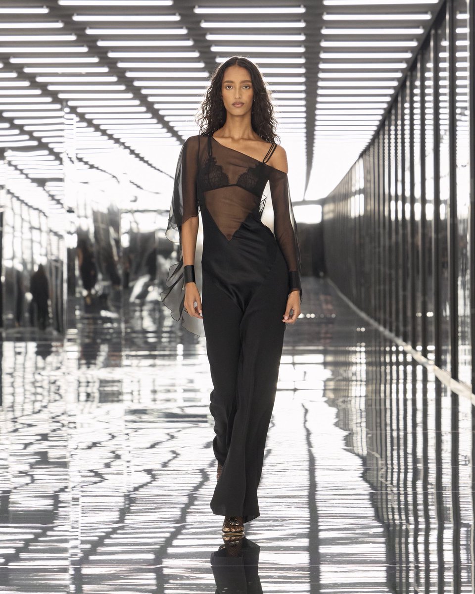 LVMH's tweet photo. Maison @Fendi unveils its Spring/Summer 2027 collection by Maria Grazia Chiuri. On the runway, the mirror becomes a solid presence, forcing spectators into confrontation and into the discovery of others in the reflected image.
Learn More: https://t.co/DRFNngpFMP
#LVMH #Fendi #FendiSS27