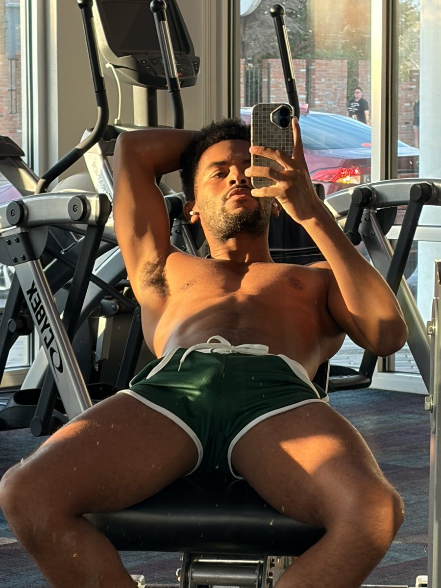 taaronmc's tweet photo. Starting to look slightly less skin and bones 😖 https://t.co/TQ9rFTksoA