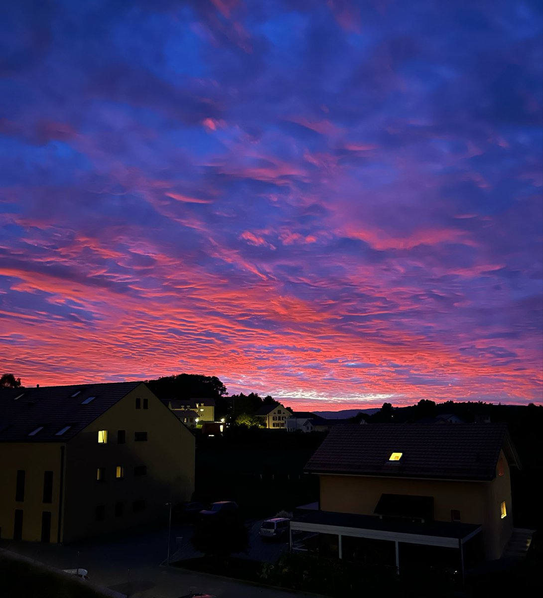 ttpdxfolklore's tweet photo. Listening to pink clouding with this sunset hits different 🩷🌅 https://t.co/QwQetWGBua