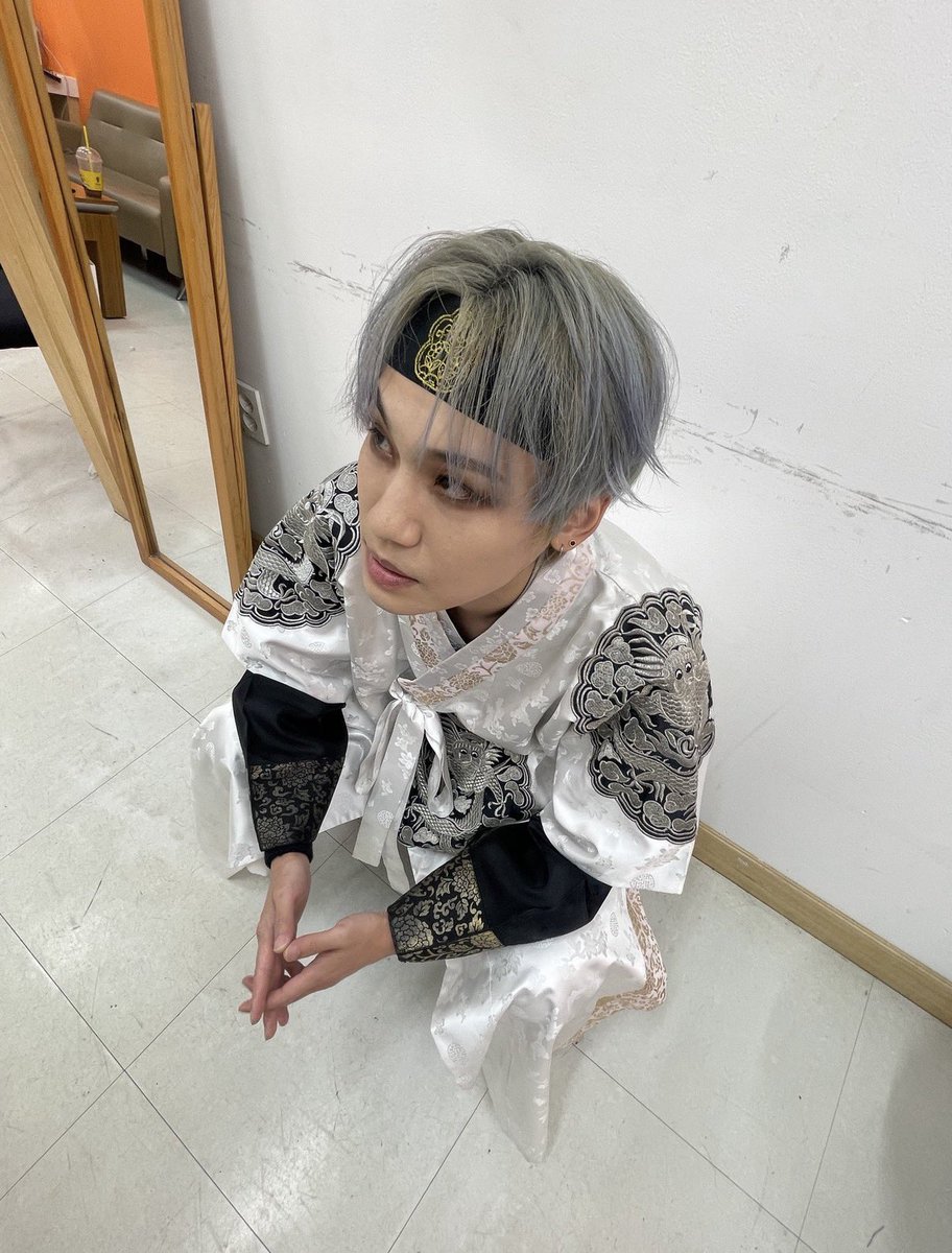 hamdrumdaily's tweet photo. 무대랑 현실 갭차이땜에 함박웃음 계속남 하 ㅜㅋㅋㅋㅋㅋ https://t.co/i97lyHkKzP