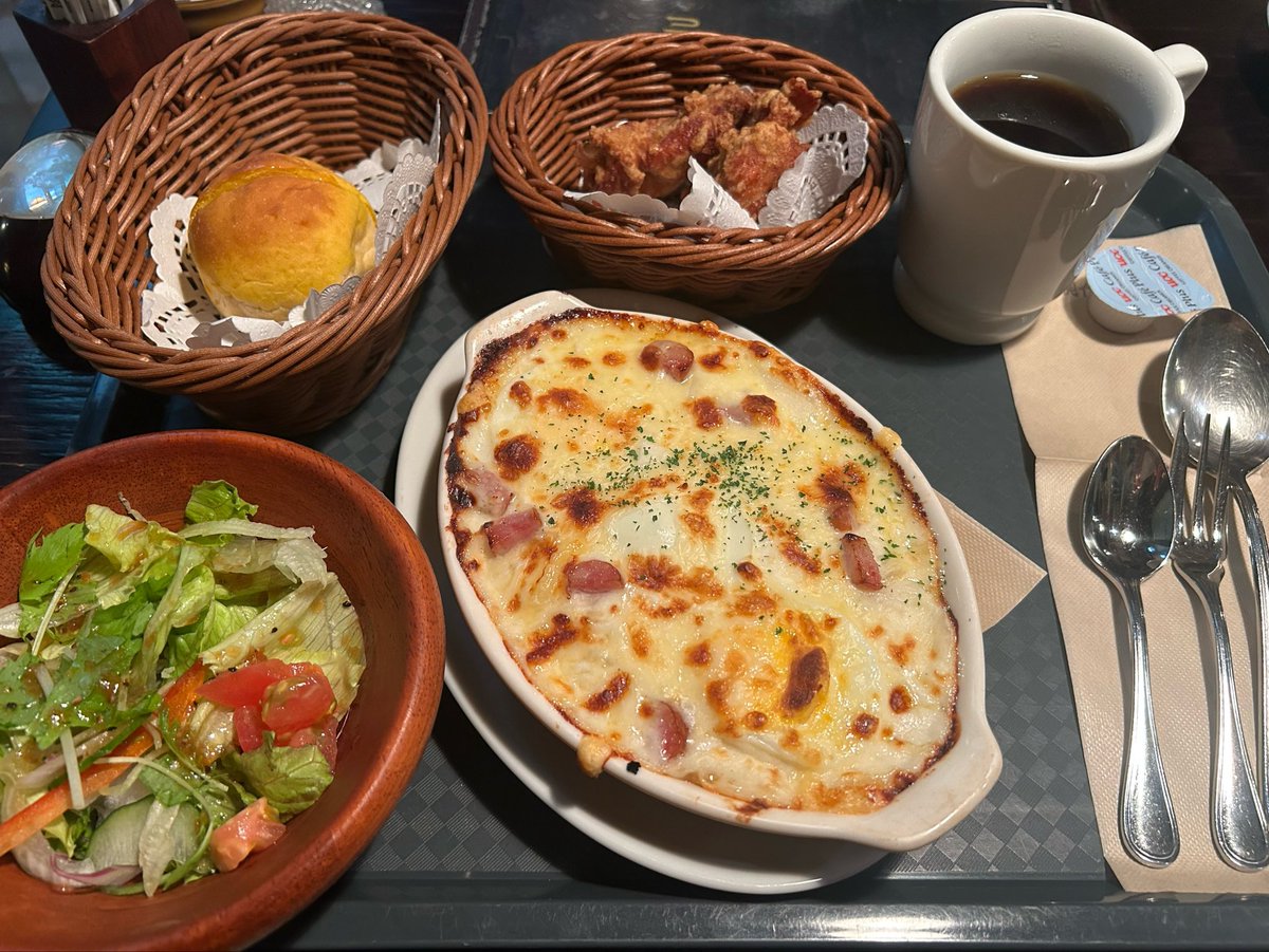 mononeko_jinro's tweet photo. 撮影9/13
高知県の喫茶店&amp;映画館のメフィストフェレスさんにて
喫茶店大国高知の中でも特に異彩を放っている映画館併設というこちらのお店
喫茶店の方もしっかり美味しかったです
二階の映画館の方はなんと座席が座椅子で、裸足で足を伸ばした大変リラックスできる姿勢で観賞できました https://t.co/CbX9XN4Jun