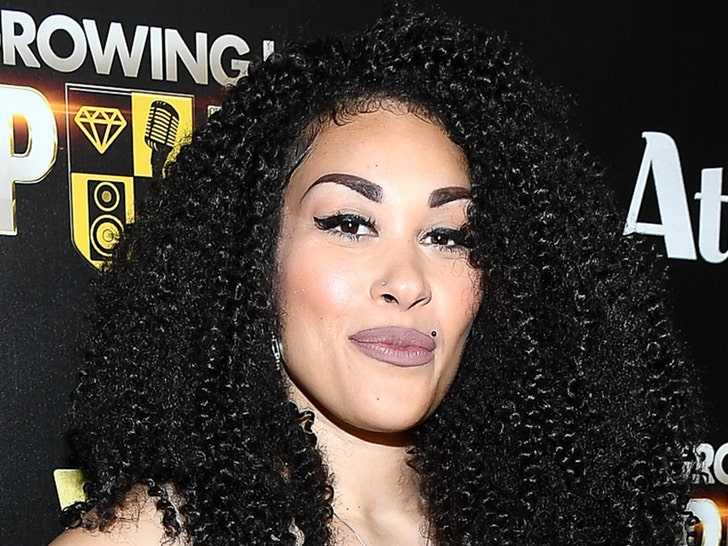 TMZ's tweet photo. 🚨 R&amp;B singer Keke Wyatt arrested for terroristic threats and cruelty to children.

Exclusive details: https://t.co/rZOc47xKu0 https://t.co/vG1dxHVqhn