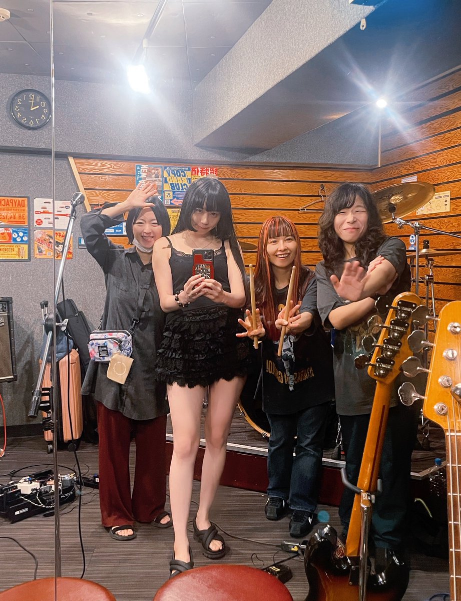 kame_KIRIA's tweet photo. 本日は亀のちのちKIRIAスタジオ日でした！
アレンジ詰めたり、ライブに向けた練習でみっちり皆頑張りました🐢🐈‍⬛✨

#亀のちのちKIRIA https://t.co/2ghd4DoYj8