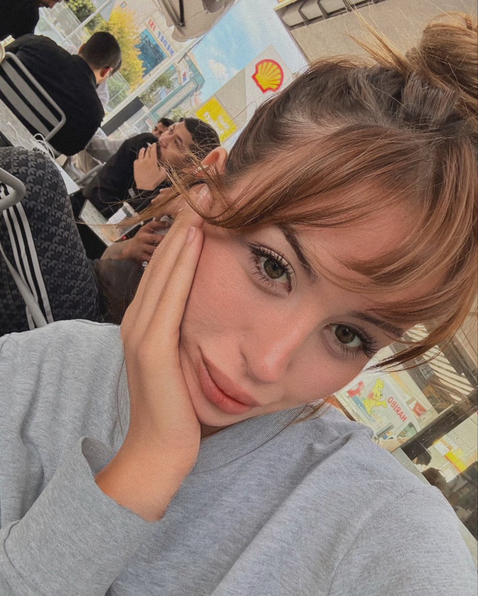 NazAyhn's tweet photo. doğada bile biraz durayım diye bir dönem var , sonbahar hg hemde çok hg https://t.co/b1Rw700DR5