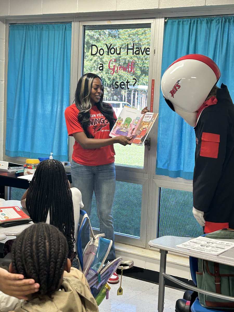 SGTCJets's tweet photo. Thank you to Sumter County Elementary for having members of the Jets, Lady Jets and Ace come to read to some of the classes this morning. #SGTCJets #SGTCLadyJets #readingisfun https://t.co/Sr6ibiCHcz