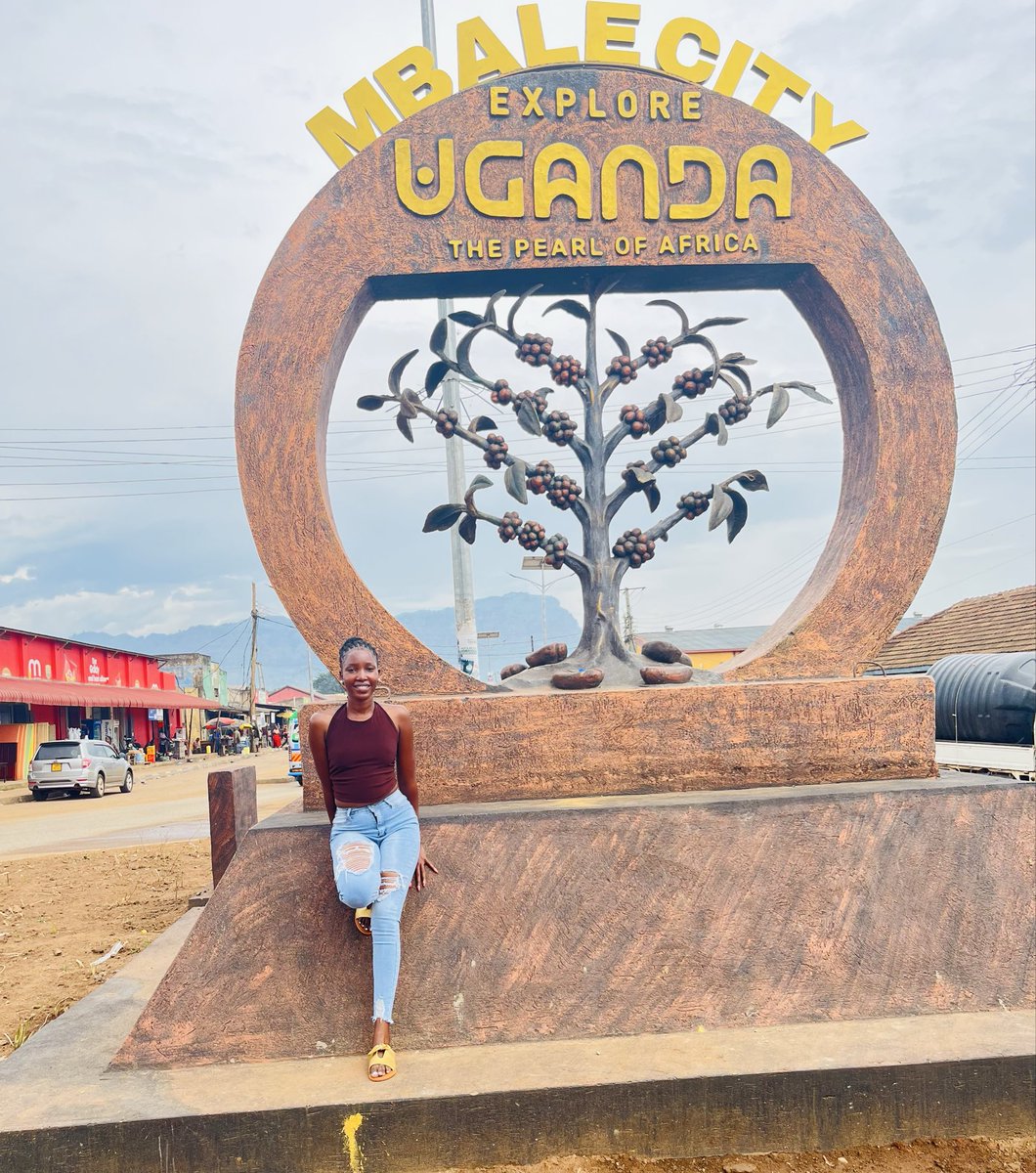 Jesca_Joanita's tweet photo. Did you know Mbale is known for its Arabica coffee, grown on the slopes of Mount Elgon? ⛰️

This beautiful signage symbolizes Mbale’s rich coffee heritage. 🇺🇬

#ExploreMbale #VisitUganda #ArabicaCoffee #MountElgon https://t.co/2R4iXG9for