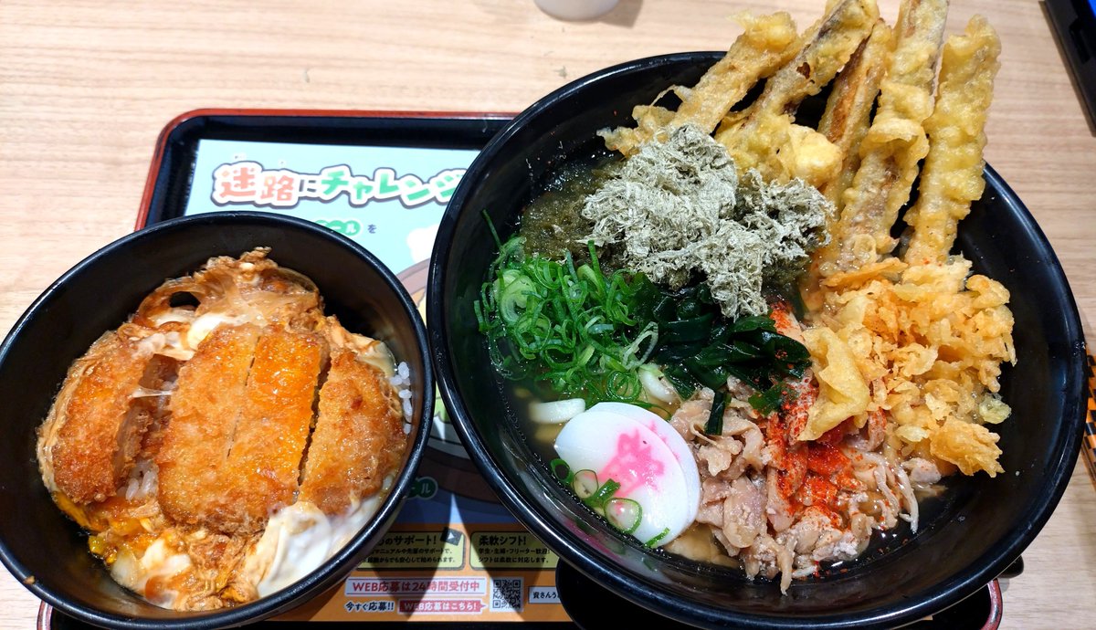 SgU0320's tweet photo. 今日の晩ごはん😋
『かしわごぼ天うどん満腹セット(ミニカツとじ丼)』
@資さんうどん https://t.co/7A1rLihVJg
