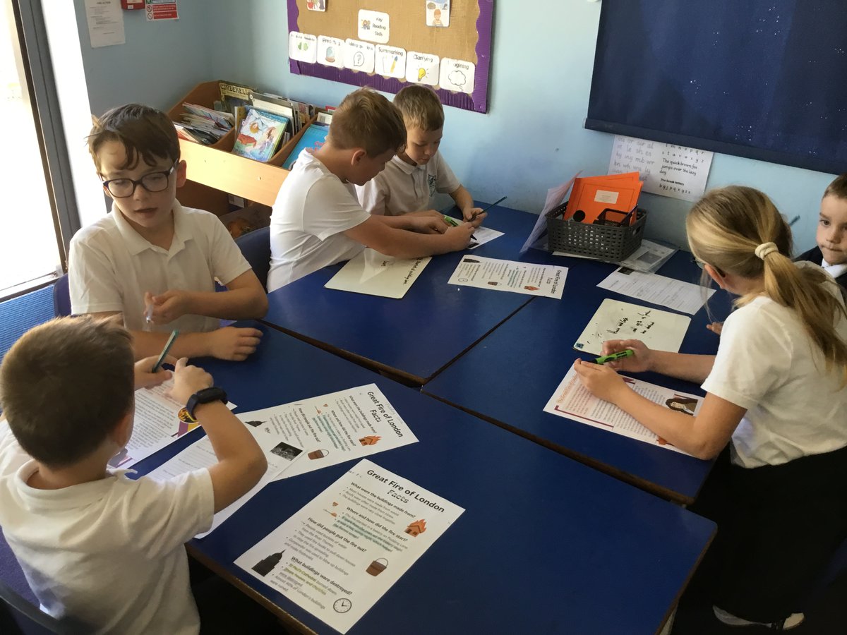 SpringfieldPri2's tweet photo. Y2 have been learning all about the Great Fire of London. The Y5 children visited the Y2 classes and assisted them in writing their information texts on the subject.  #sharingwork #GFoL #springfieldsmiles https://t.co/gUfCIob60N