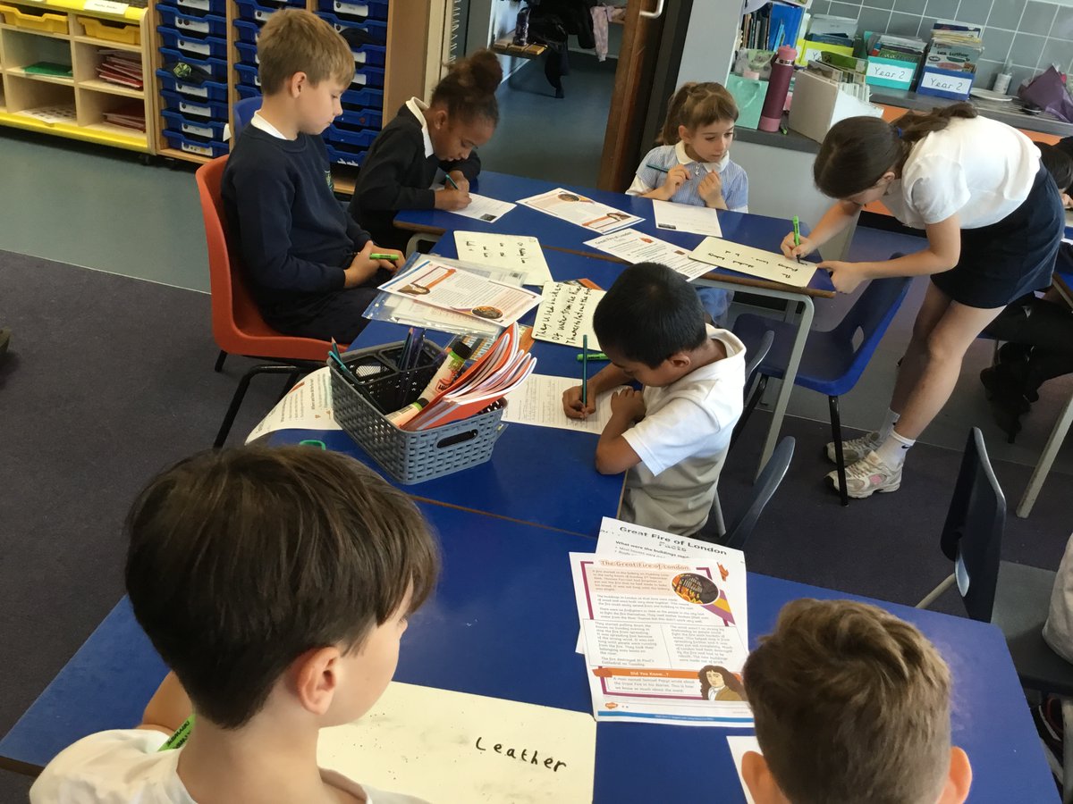 SpringfieldPri2's tweet photo. Y2 have been learning all about the Great Fire of London. The Y5 children visited the Y2 classes and assisted them in writing their information texts on the subject.  #sharingwork #GFoL #springfieldsmiles https://t.co/gUfCIob60N