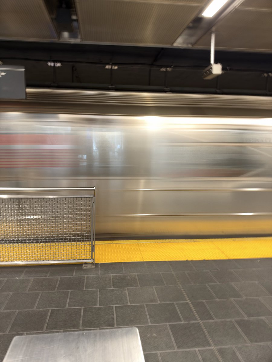 andrewjclare's tweet photo. New York City shot on iPhone 18 Pro Max 📱 https://t.co/baBjUjn5zA