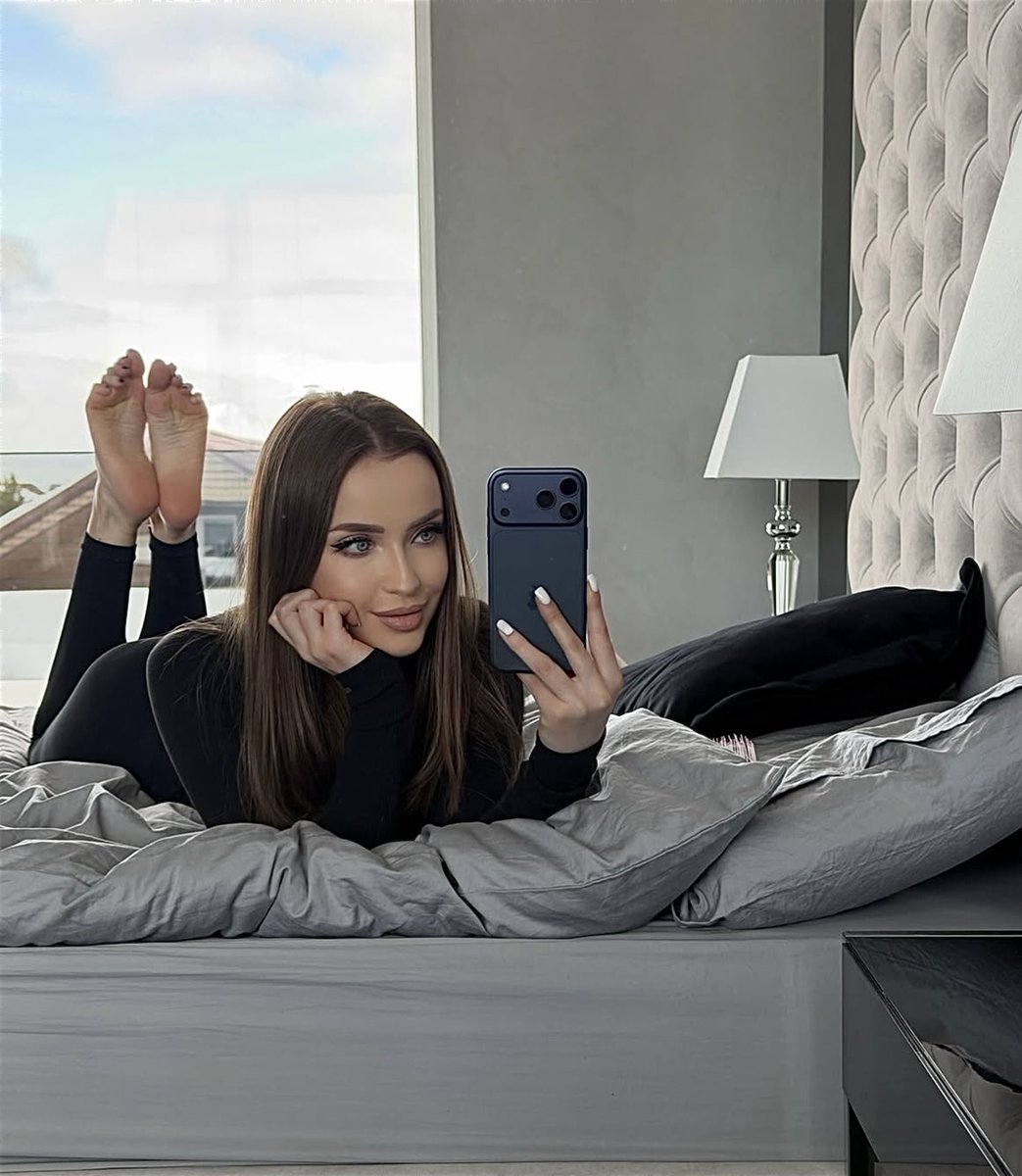 Bogini_Chanel's tweet photo. Kogo dzisiaj używam?🫵🏻👸🏻
Do nogi piesku, wiesz co robić👣💸👠
RT~nagroda

#findom #femdom #domina #uległy #królowa #bankomat https://t.co/HXOLzs29u5