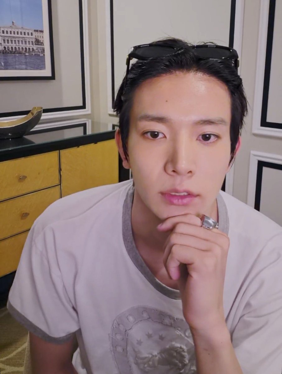 evanfolder's tweet photo. [260925] 

EVAN is now live on Weverse!

#EVAN #에반 #HEESEUNG #희승 https://t.co/LTfJYn8ndh