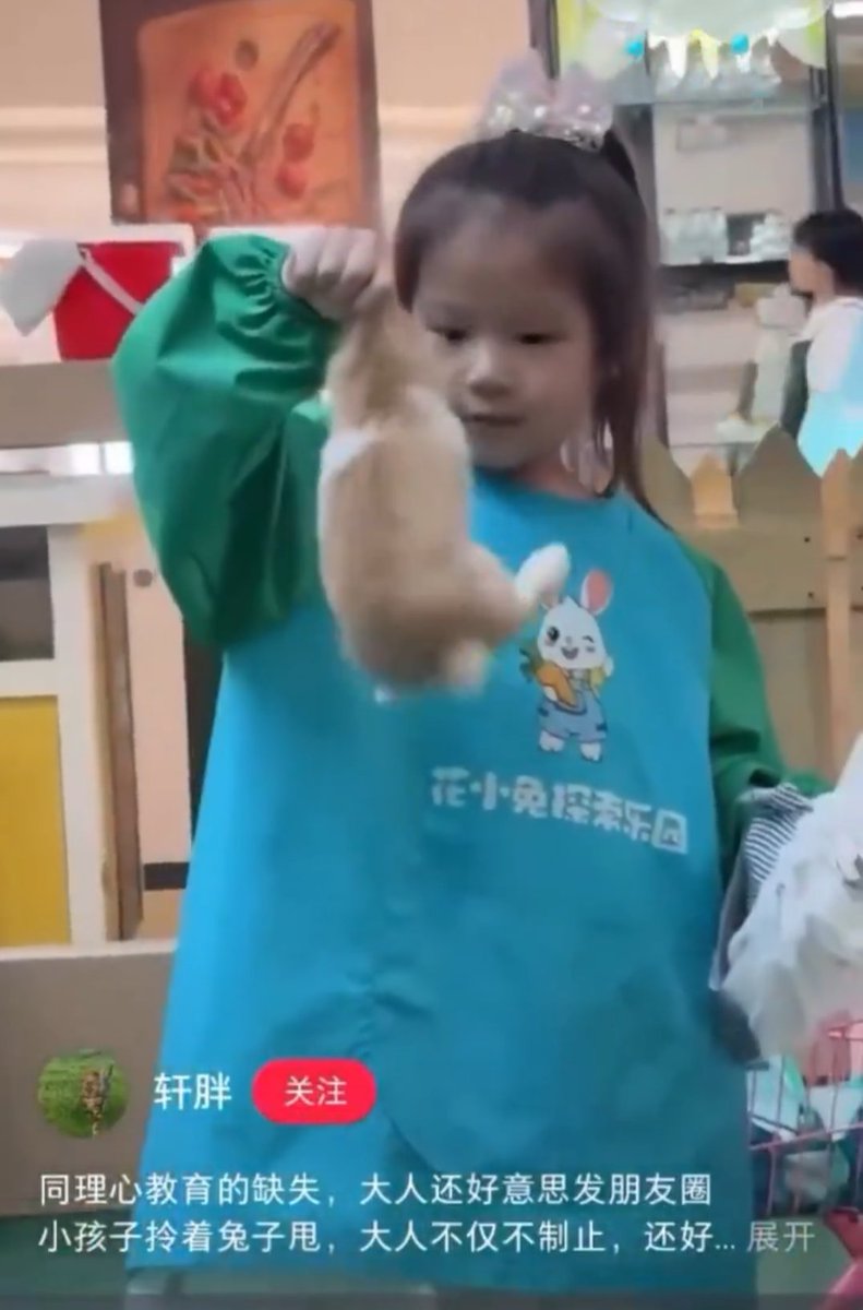 PhaedraXTeddy's tweet photo. Parents film their "adorable" children hurting animals in #China๐จ๐ณ.
This is unrelatable.
Also what is unrelatable is that there is no #ChinaAnimalProtectionLaw .
Smaller children than her would not even be safe in the same daycare as this girl.
https://t.co/tVPrv3JQkv https://t.co/adt57Ba7ID