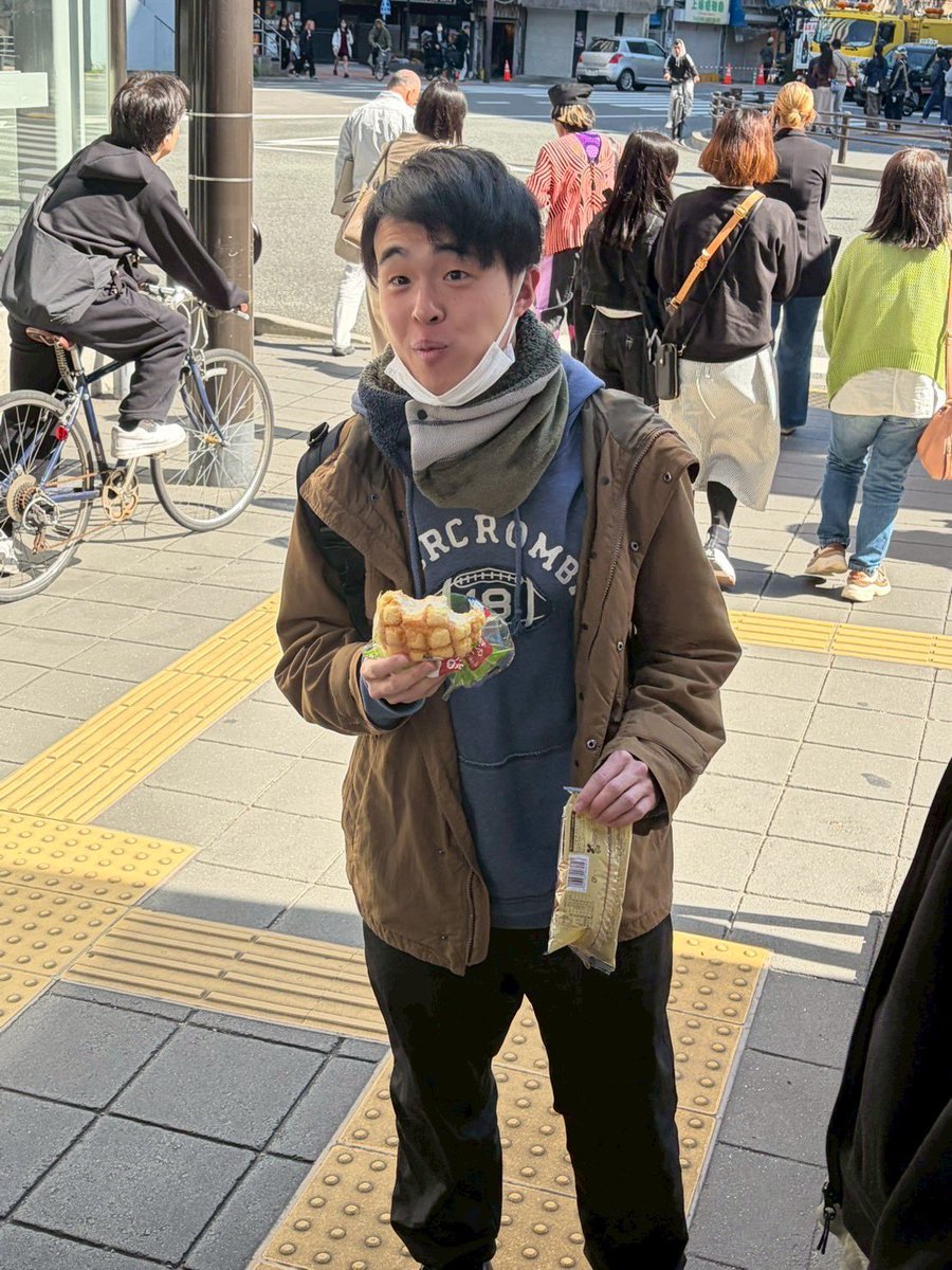 egaku2541's tweet photo. 本日、また1歳老けました。
26歳になりました。
意外と歳いってるねと言われます。
実はアラサーなんです。(´Д｀)ﾊｧ…
26歳も頑張ります🙏
お祝いメッセージを送っていただいた
皆様、本当にありがとうございます🙇‍♂️ https://t.co/zQhjbs4SMd