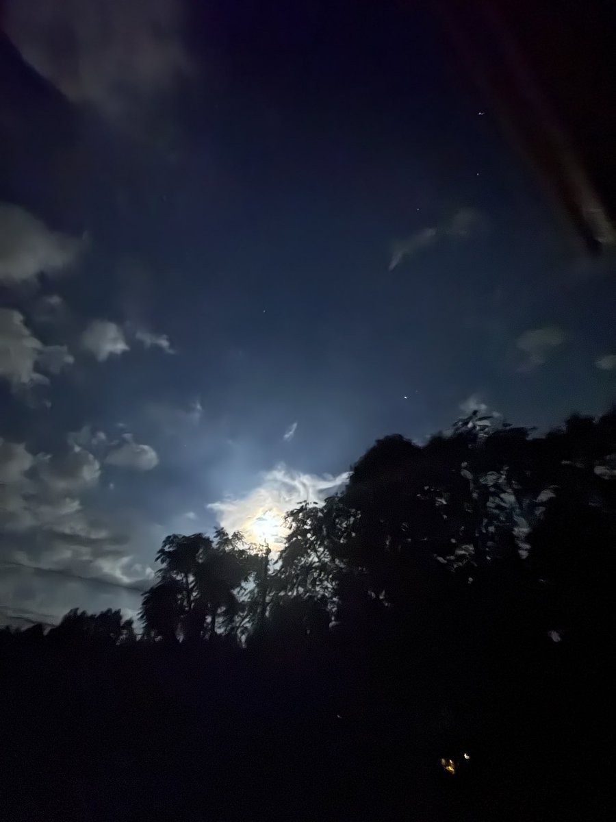 KDLLIKEA's tweet photo. @Grampa1950 Cloudy last night   Here’s Weds  and one from past mooners https://t.co/A5pLIFLMf7