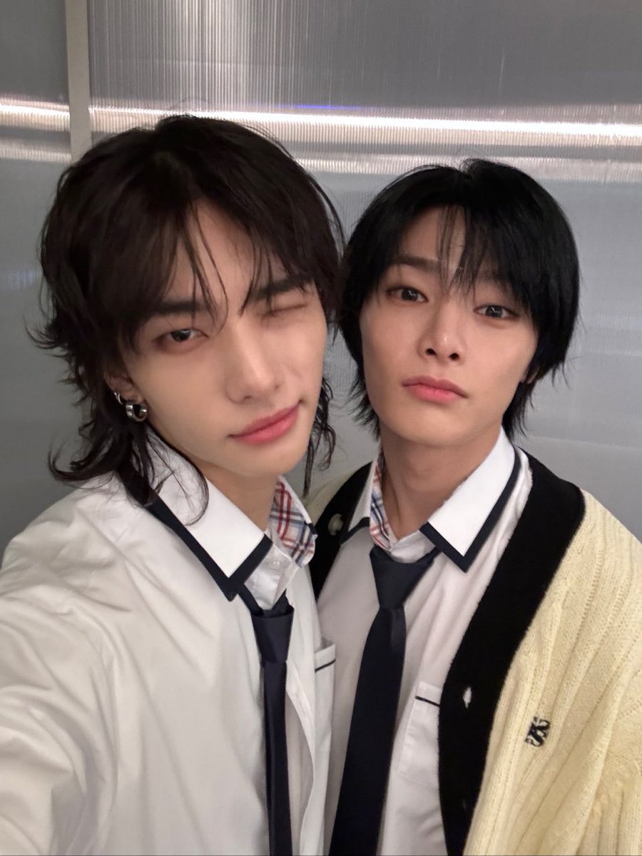 Baby_bread_28's tweet photo. 교복 입고 찍은 서공예즈 셀카♡
이것도 2년 전임.. https://t.co/ptEvoLMfOp