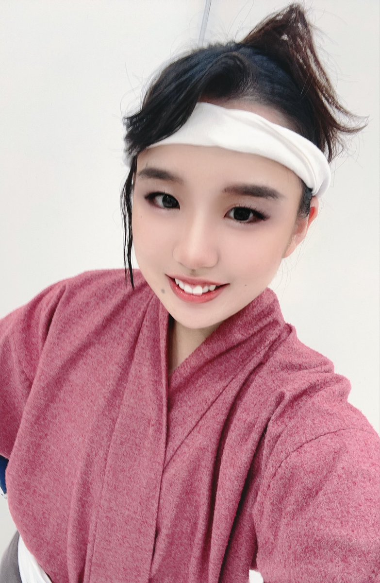 096k_natsuki's tweet photo. ついにビジュアル公開！

アンサンブルの夏木は人足のすがたです
にこにこです

本編では人足以外の姿もお見せできることでしょう、良かったらどこに夏木がいるか探してみてください👀
チケットは引用元から🎫
よろしくお願いします⟡.·

 #オクロック熊本歌劇団 https://t.co/wsQjE1vsoh
