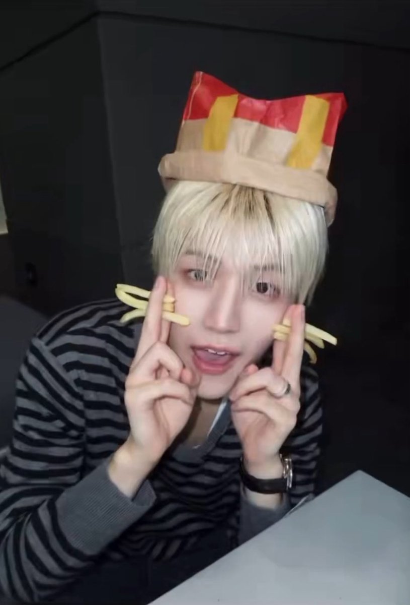 2riwoo03's tweet photo. 링냥이💕 https://t.co/Gw6FzHQAu7