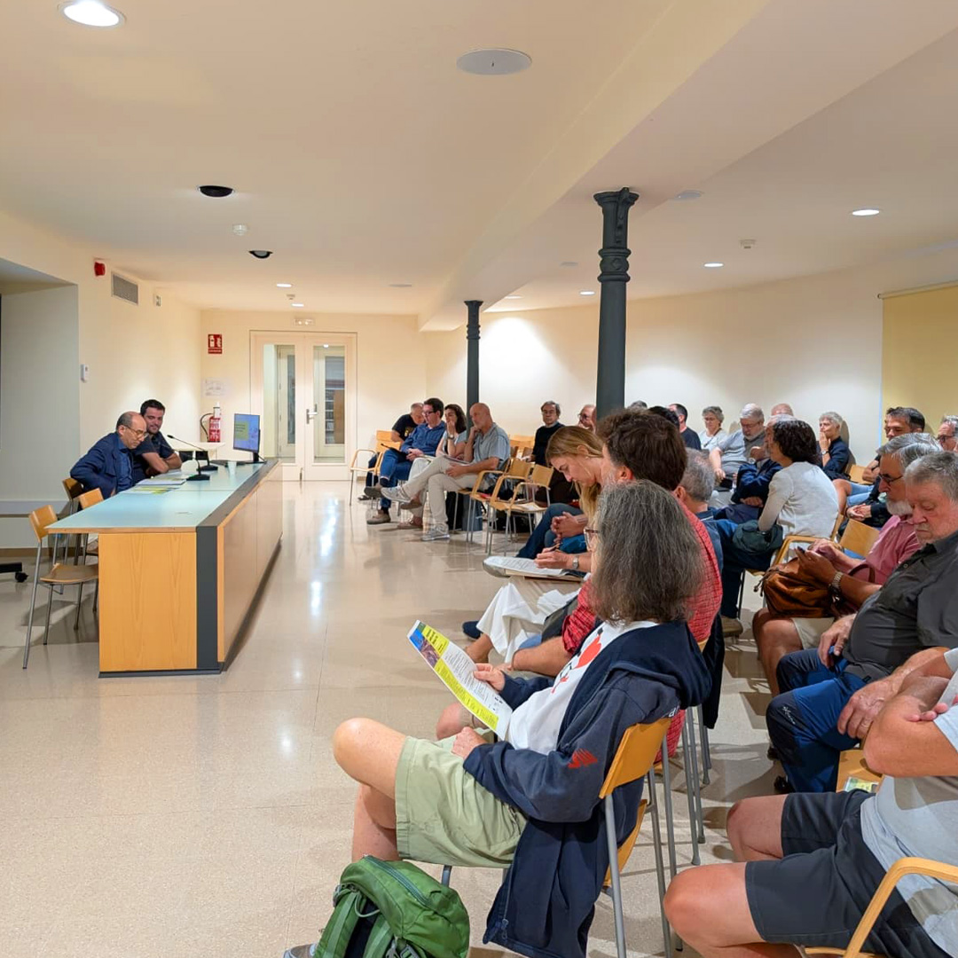 Coac_CC's tweet photo. Aquest dimecres, el Casino de Manresa va acollir una jornada, organitzada pel @Coac_CC i la @dopladebages, que va reunir professionals per reflexionar sobre el valor patrimonial, arquitectònic i contemporani de la pedra seca, a través de diverses conferències i una taula rodona. https://t.co/wDE9IsciOZ
