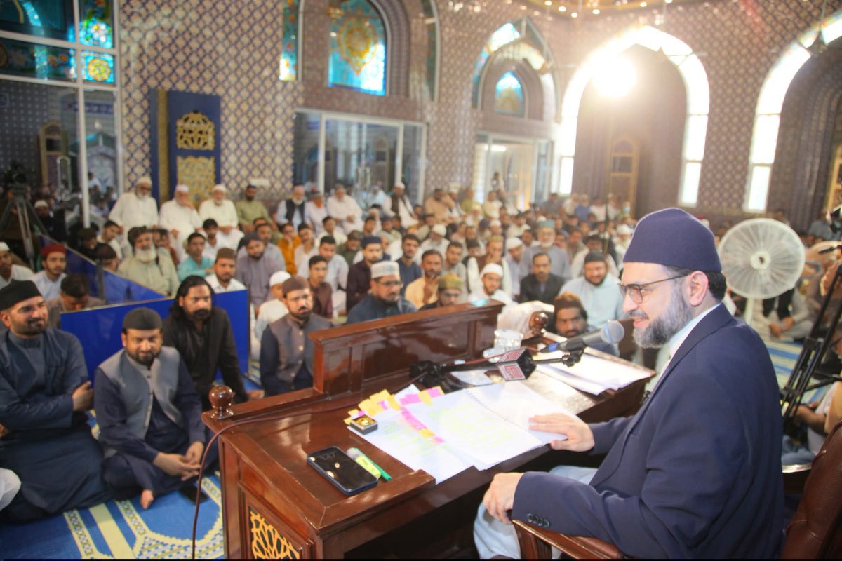 DrHassanQadri's tweet photo. سیدنا غوث اعظم رضی اللہ عنہ کی تعلیمات تزکیہ نفس پر زور دیتی ہیں: پروفیسر ڈاکٹر حسن محی الدین قادری کا جامع شیخ الاسلام میں اجتماعِ جمعہ سے خطاب 

لاہور: چیئرمین سپریم کونسل منہاج القرآن انٹرنیشنل پروفیسر ڈاکٹر حسن محی الدین قادری نے جامع شیخ الاسلام ماڈل ٹاؤن لاہور میں جمعۃ المبارک کے عظیم الشان اجتماع سے خطاب کرتے ہوئے کہا کہ سیدنا غوث الاعظم شیخ عبدالقادر جیلانی رضی اللہ عنہ کی تعلیمات تزکیہ نفس اور اصلاح احوال پر زور دیتی ہیں، سوسائٹی کی اصلاح سے پہلے باطن کی اصلاح ضروری ہے۔

حلال رزق ضرورت زندگی بھی ہے مگر اس کے ساتھ ساتھ تطہیر قلب کے لئے بھی طیب اور حلال رزق بنیادی شرط ہے۔ انہوں نے اپنے خطاب میں کہا کہ سیدنا غوث الاعظم رضی اللہ عنہ اپنے وقت کے متبحر فقیہ، محدث، مفسر،شارح سیرت طیبہﷺ اور اللہ کے ولی تھے۔ آپ رضی اللہ عنہ نے عمر بھر خدمت خلق، رزق حلال کو عبادت سمجھا اور یہی تعلیم عام کی۔

پروفیسر ڈاکٹر حسن محی الدین قادری نے کہا کہ آپ رضی اللہ عنہ کی تعلیمات ہیں کہ بندہ اپنے جملہ معاملات کو شریعت کے مطابق انجام دے۔ اگر انسان نماز پڑھتا ہے، خیرات کرتاہے مگر اس کا رزق حلال نہیں اور وہ دوسروں کی حلق تلفی کرتا ہے، حقوق العباد کے معاملے میں کوتاہیوں کا مرتکب ہوتا ہے تو یہ اعمال اس کے لئے نفع بخش نہیں رہیں گے، ایسے احباب کو اپنے معاملات کا محاسبہ کرتے رہنا چاہیے کہ کہیں ان کے کسی عمل سے کوئی دل تو نہیں دکھ رہے؟۔

انہوں نے کہا کہ کامل بندگی یہ ہے کہ انسان اپنے دل کے آئینے کو ہر قسم کے تعصبات، تعیشات اور فواحشات سے پاک رکھے۔ ظاہری عبادات کے ساتھ باطن کی پاکیزگی، نیت کا اخلاص اور کردار کی اصلاح بھی ضروری ہے۔ انہوں نے کہا کہ بندگی اور حقیقی کامیابی یہ ہے کہ انسان کا ظاہر وباطن تضادات سے پاک ہو۔

چیئرمین سپریم کونسل منہاج القرآن انٹرنیشنل نے کہا کہ اگر ہم معاشرے کی اصلاح چاہتے ہیں تو اس کا آغاز اپنے باطن کی اصلاح سے کریں۔ پہلے تبدیلی اندر لائیں جب انسان کا اندر بدل جائے گا تو باہر کے ماحول کو بدلنا آسان ہو جائے گا۔ جب ایک فرد اپنے نفس کی اصلاح کرتا ہے تو اس کوشش کے اثرات و ثمرات خاندان اور معاشرہ کے دیگر افراد تک بھی پہنچتے ہیں۔

نماز جمعۃ المبارک ادا کرنے کے بعد چیئرمین سپریم کونسل سے مختلف علاقوں اور شہروں سے آئے ہوئے وفود نے ملاقات کی۔