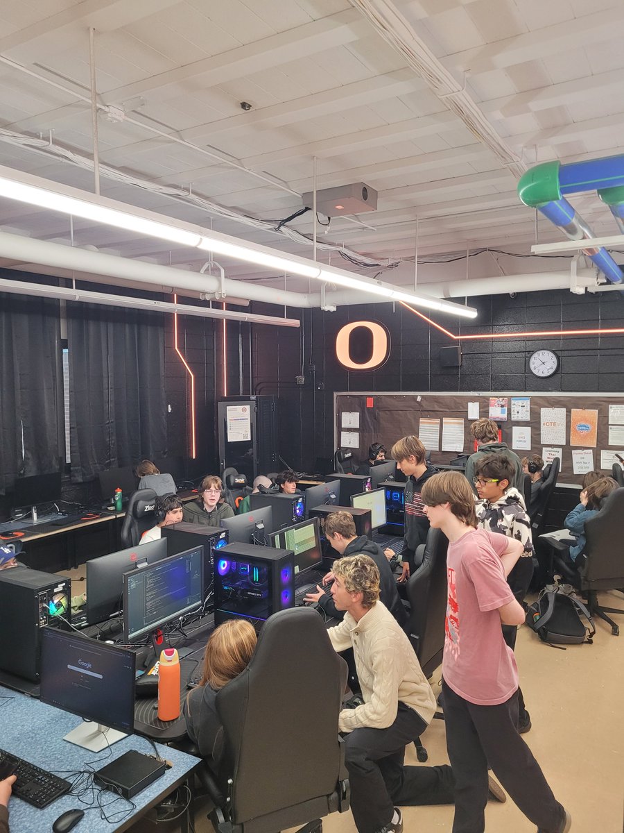 MrMurrayOHS's tweet photo. It's been a long time coming but we finally have the #BrightFuture Tech Lab running games!!

We also have Computer Science Review going on too!

Thanks to @OrangeCoSchools IT department, @jasjohnson11 , @ggCircuit for making this happen

@stay_plugged_in @gobrightspeed https://t.co/g8fEqY4fpY