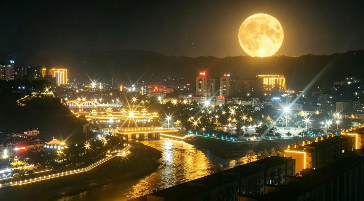 wangyong6680554's tweet photo. 海上生明月，天涯共此时 。一轮秋月，人间团圆
A bright autumn moon, for family reunion. #中秋节 https://t.co/LI44LJ1v4u
