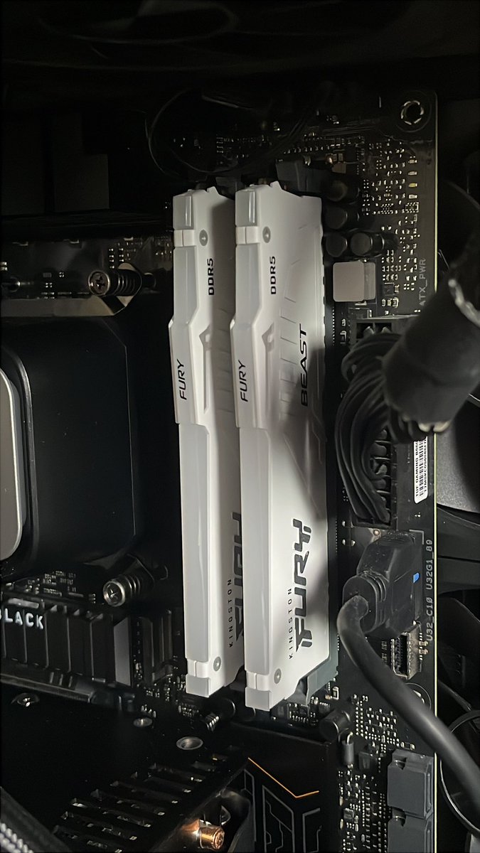 sou4nd's tweet photo. Só de lembrar que comprei meus dois pentes de ddr5 2x16gb 6000mhz por R$ 770 os dois antes do boom da IA já fico feliz https://t.co/0IAEX1a9Dy