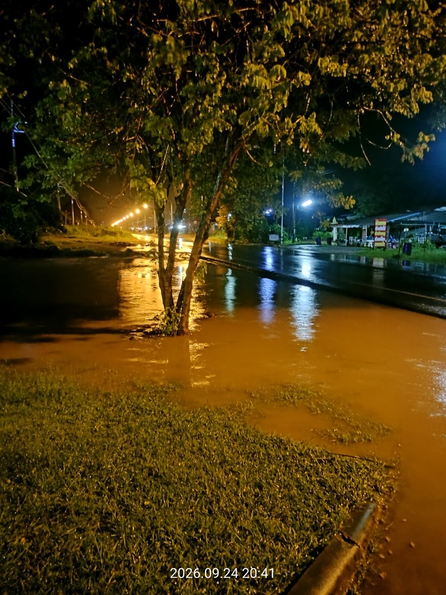 pdpd71131683's tweet photo. ฝนตกทั้งวันทั้งจะไปไหนได้แบบนี้หนาวสุดๆ#กาญจนบุรี#หนองตากยา https://t.co/eIwUfxLBEl