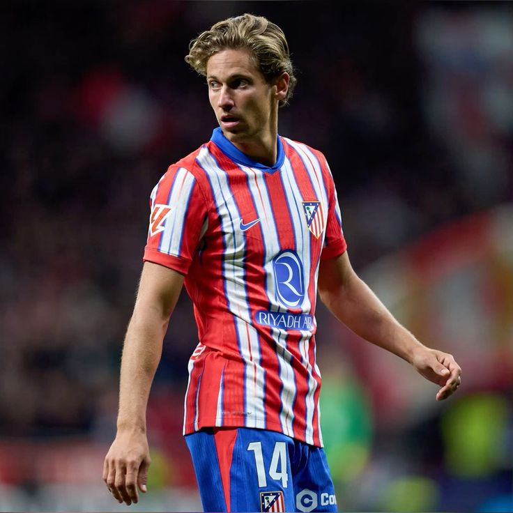 Livin_Liverpool's tweet photo. 🚨🚨| NEW: Liverpool are weighing up a move for Atletico Madrid star Marcos Llorente to strengthen at right-back, with Chelsea and Man City also interested as Atletico push to extend his contract.

[@TEAMtalk] https://t.co/G2EOWfwnpx