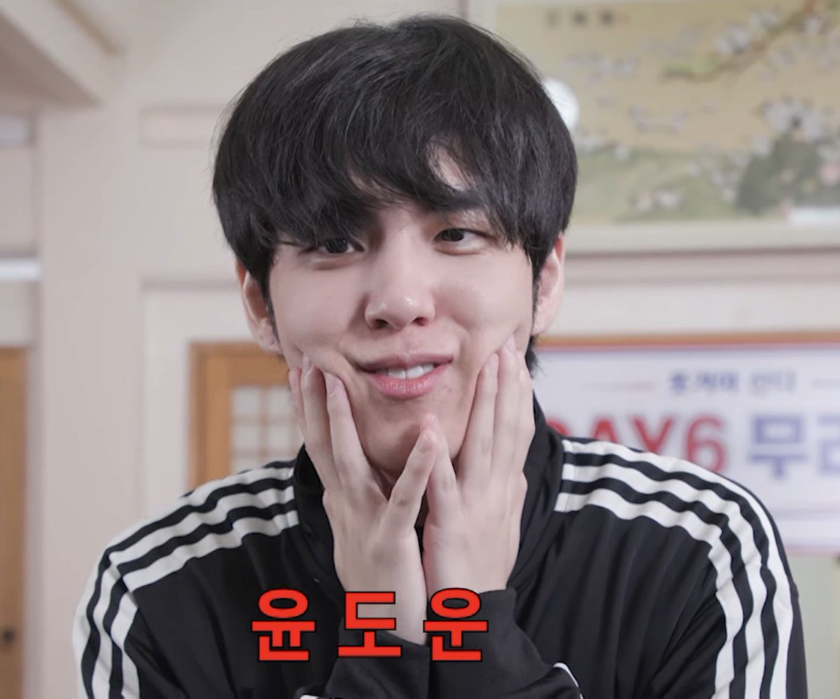 damukjaclub6's tweet photo. 이분 좋아하는사람 이름말하기로 룰 잘못아신거아냐? 표정 먼데 ㅋㅋ https://t.co/yxJc8lCx0a