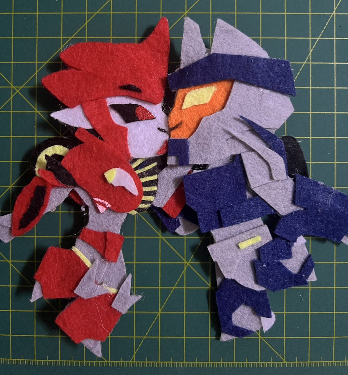 itslunarstruck's tweet photo. Metal (Gay) Robots? How about Felt (Gay) Robots.
#transformers #maccadam #KOBD https://t.co/1jWxuC1nOG