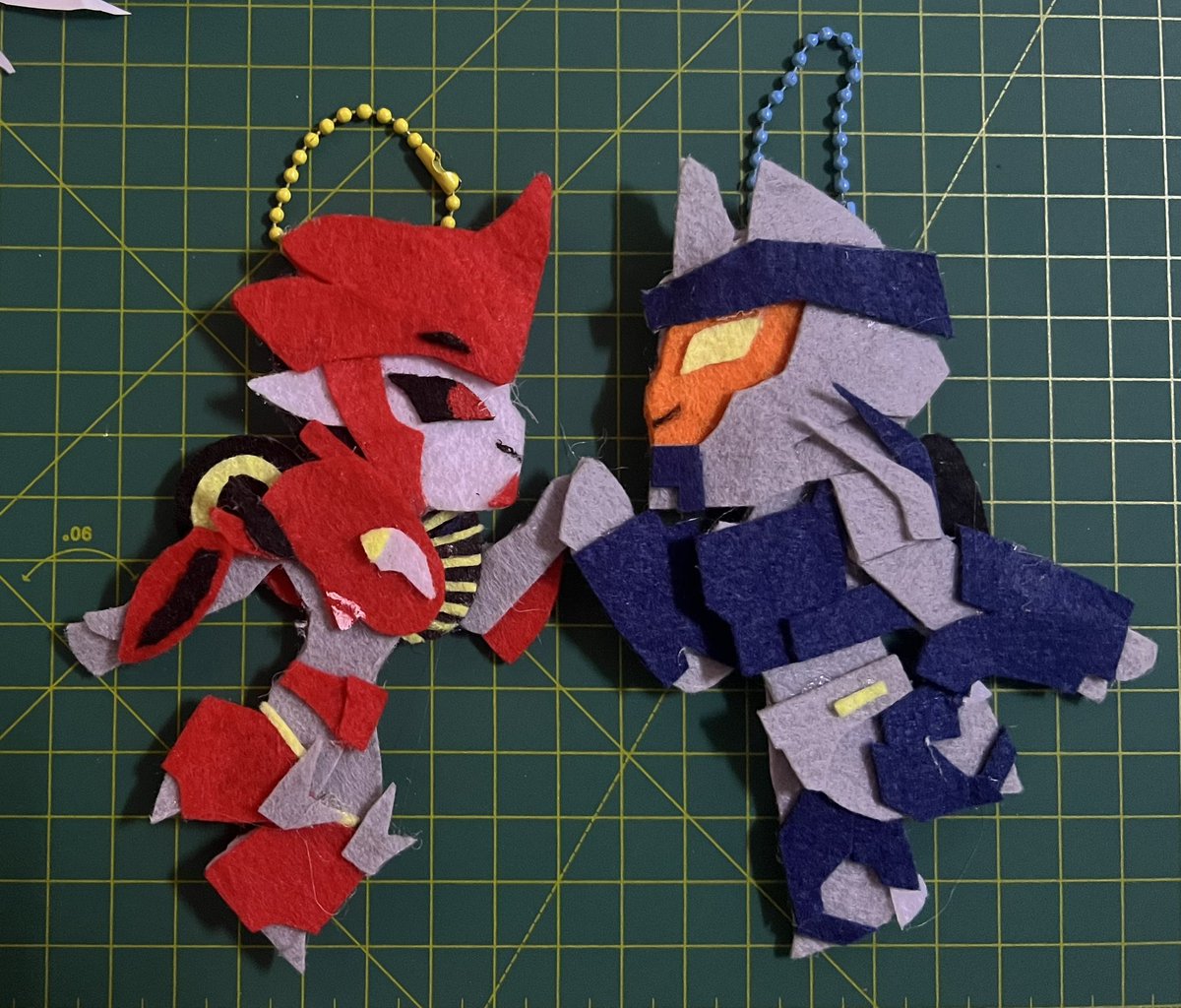 itslunarstruck's tweet photo. Metal (Gay) Robots? How about Felt (Gay) Robots.
#transformers #maccadam #KOBD https://t.co/1jWxuC1nOG