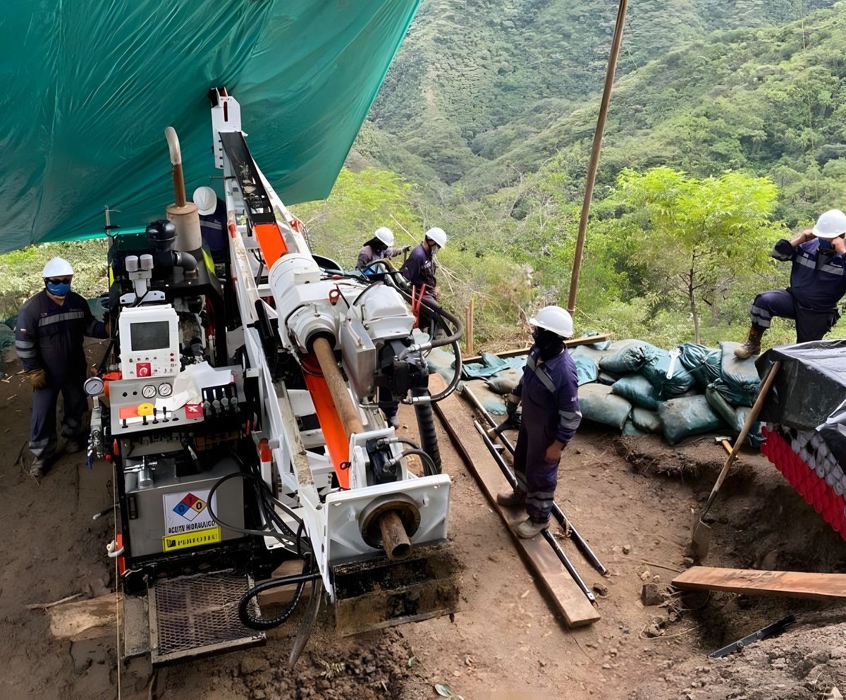 ResourceWorld's tweet photo. Orosur shares rally on oversubscribed Colombia financing news - https://t.co/9WvmPjU8gw #ResourceWorld #resourceinvesting #miningnews #mining #resources #gold #copper @OrosurM https://t.co/ZWpoc4nLVl
