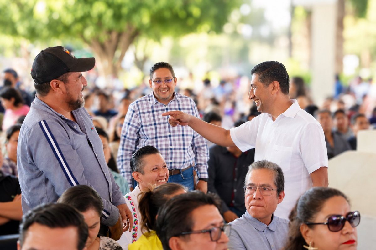 Alejandro_ALJ's tweet photo. ¡Buen #viernes! ☀️🤝

Que hoy nos regale muchos motivos para sonreír, momentos para compartir y la alegría de seguir construyendo juntos una mejor comunidad.

¡Disfrutemos este día con grandes alegrías y #ActitudCívica! ✨

#oaxaca #xoxocotlán https://t.co/xjTOkSb6hf