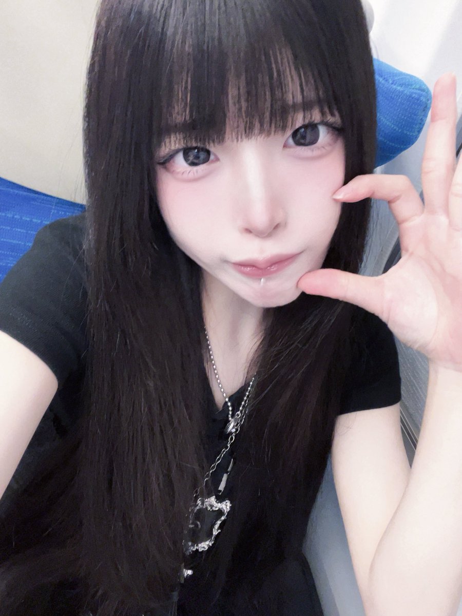 l_u_eu's tweet photo. 綺麗に今日もキメちゃって𓏲𓎨

#自撮り界隈 #いいね返し https://t.co/DE9h5MDQUZ