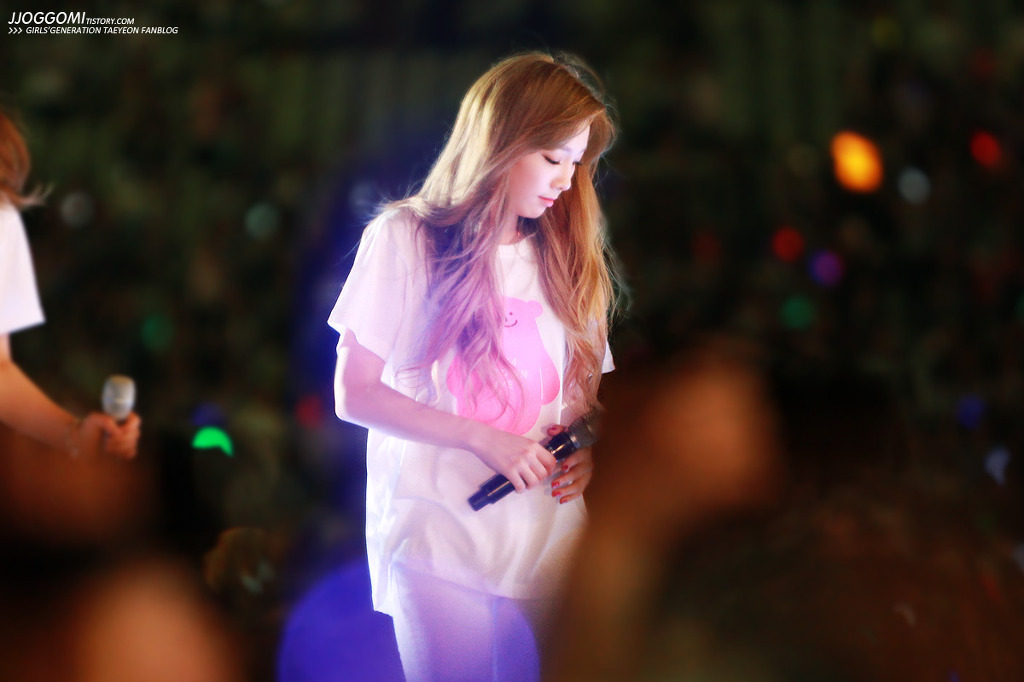 GuukiiG's tweet photo. This Taengoo is adorable too 💜~
#태연 #TAEYEON

SMTOWN in Seoul (140815)
Cr: JJOGGOMI https://t.co/GwGOKxWyQS