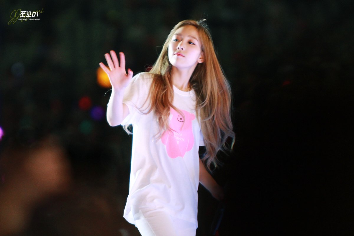 GuukiiG's tweet photo. This Taengoo is adorable too 💜~
#태연 #TAEYEON

SMTOWN in Seoul (140815)
Cr: JJOGGOMI https://t.co/GwGOKxWyQS
